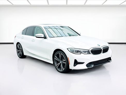 Used 2022 BMW 330i 330i w/ Driving Assistance Package image 3