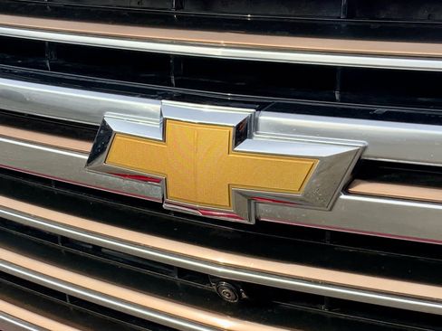 Used 2021 Chevrolet Suburban High Country image 19