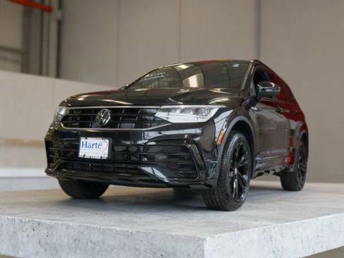 New 2024 Volkswagen Tiguan SE R-Line image 3