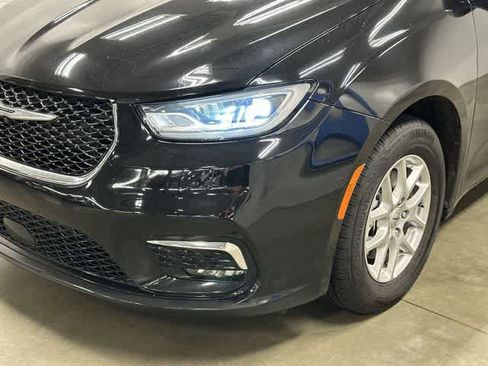 Used 2024 Chrysler Pacifica Touring-L FWD image 30