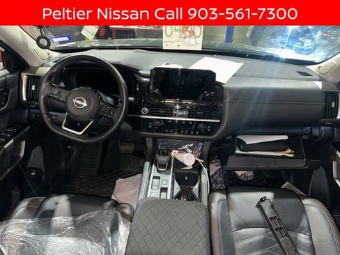 Certified 2024 Nissan Pathfinder Platinum FWD image 15