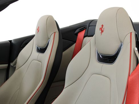 Used 2023 Ferrari Portofino M image 33