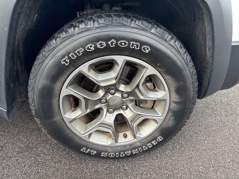 Used 2022 Jeep Cherokee Trailhawk w/ Comfort/Convenience Group image 12