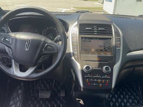 Used 2018 Lincoln MKC Premiere image 11