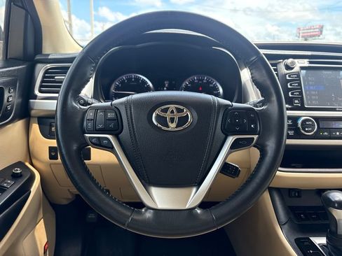 Used 2015 Toyota Highlander Limited Platinum FWD image 19