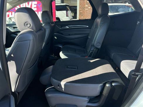 Used 2020 Buick Enclave Essence image 17