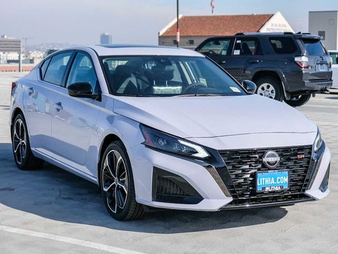 New 2024 Nissan Altima 2.5 SR w/ SR Premium Package FWD image 3