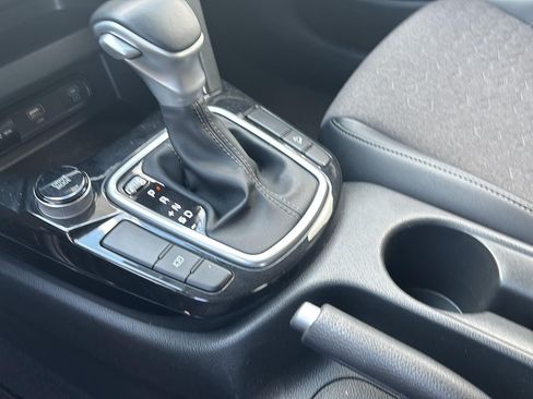 Certified 2025 Kia Seltos S FWD image 19