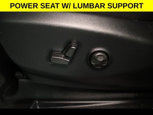 Used 2025 Chrysler Pacifica Select FWD image 4