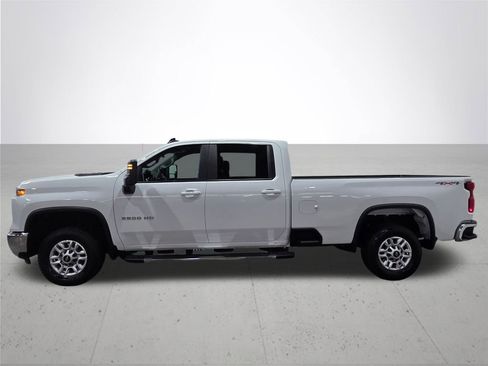 Used 2025 Chevrolet Silverado 2500 LT w/ Convenience Package image 11