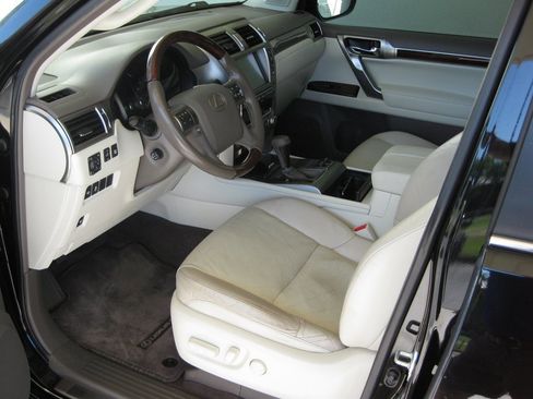 Used 2015 Lexus GX 460 w/ Premium Package AWD/4WD image 11