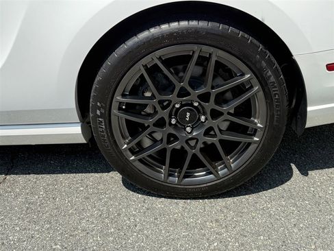 Used 2013 Ford Mustang Shelby GT500 image 17