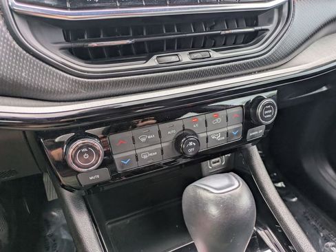 Used 2025 Jeep Compass Trailhawk AWD/4WD image 26