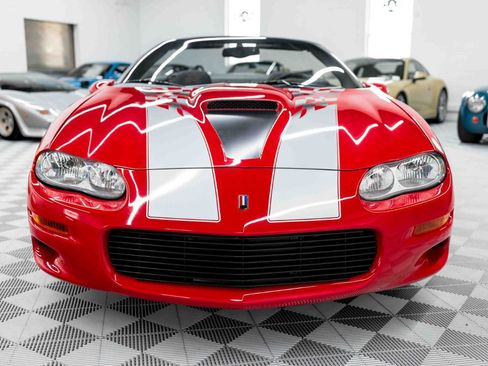 Used 2002 Chevrolet Camaro Z28 w/ SS Performance/Appearance Pkg RWD image 4