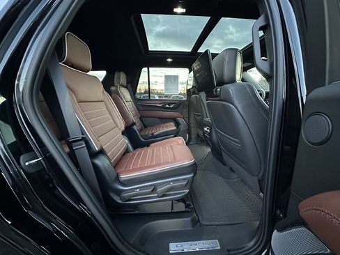 Used 2023 GMC Yukon Denali Ultimate image 15