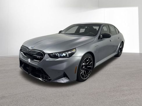 Used 2026 BMW M5 w/ Executive Package image 24