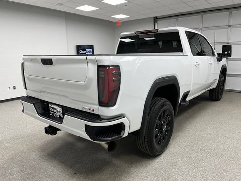 Used 2024 GMC Sierra 2500 AT4 w/ AT4 Preferred Package AWD/4WD image 10