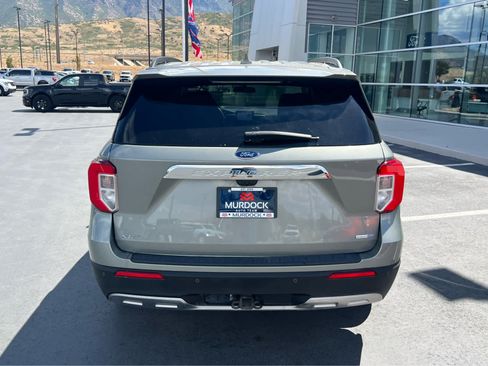 Used 2020 Ford Explorer XLT w/ Equipment Group 202A AWD/4WD image 9