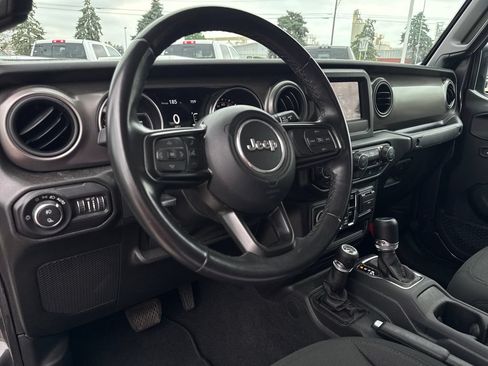 Certified 2022 Jeep Gladiator Sport AWD/4WD image 11