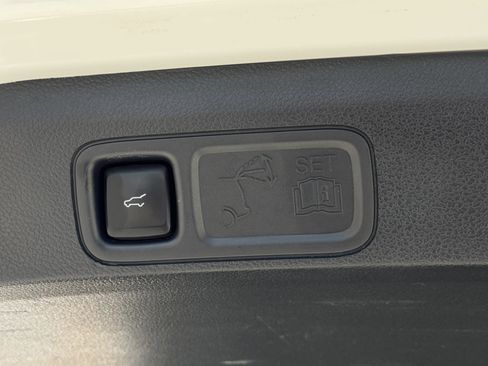 Used 2024 Ford Expedition Limited image 8