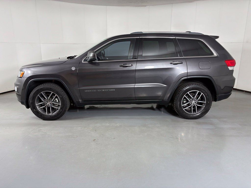Used 2018 Jeep Grand Cherokee Laredo AWD/4WD image 5