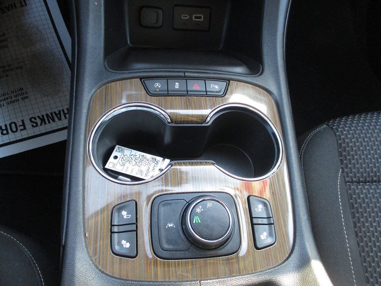 Used 2023 GMC Acadia SLE w/ Driver Convenience Package FWD image 23