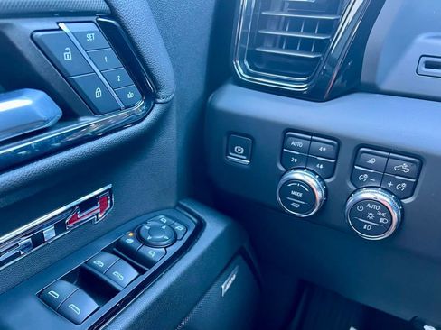 Used 2023 GMC Sierra 1500 AT4 w/ AT4 Preferred Package image 18