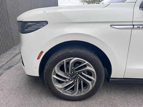 Used 2025 Lincoln Navigator L Reserve AWD/4WD image 37