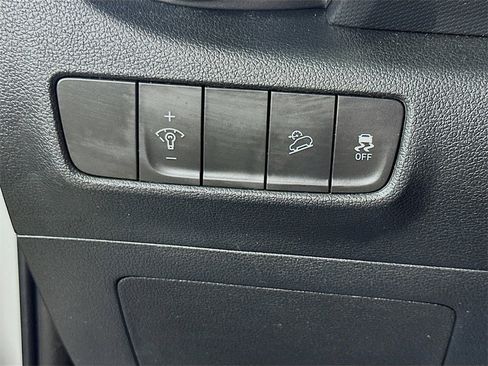 Used 2022 Hyundai Kona SE image 21