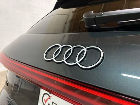 Used 2025 Audi Q5 Premium w/ Convenience Package image 95