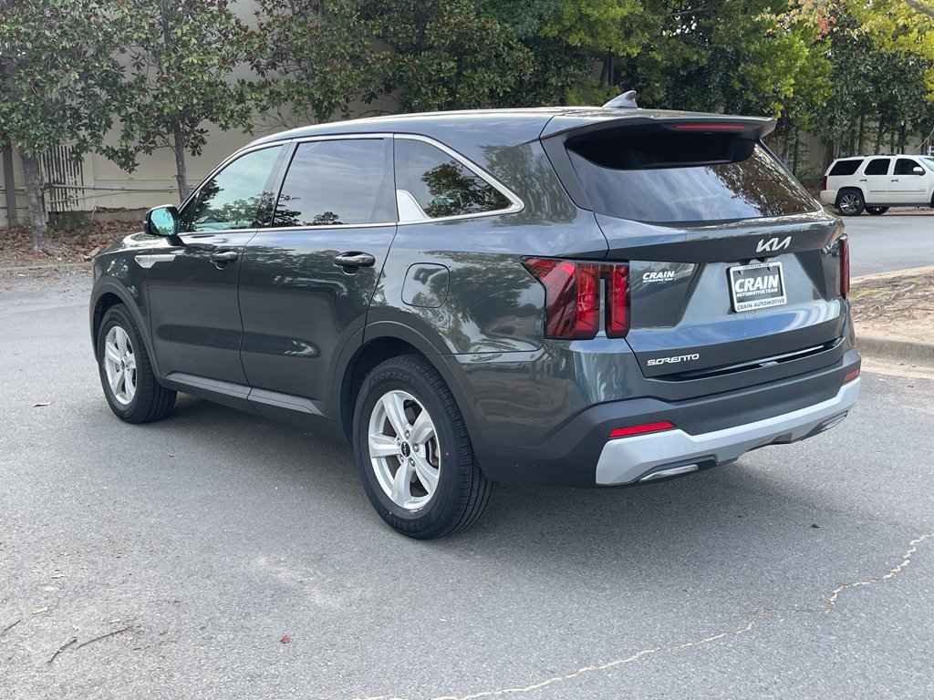 Used 2024 Kia Sorento LX FWD image 5