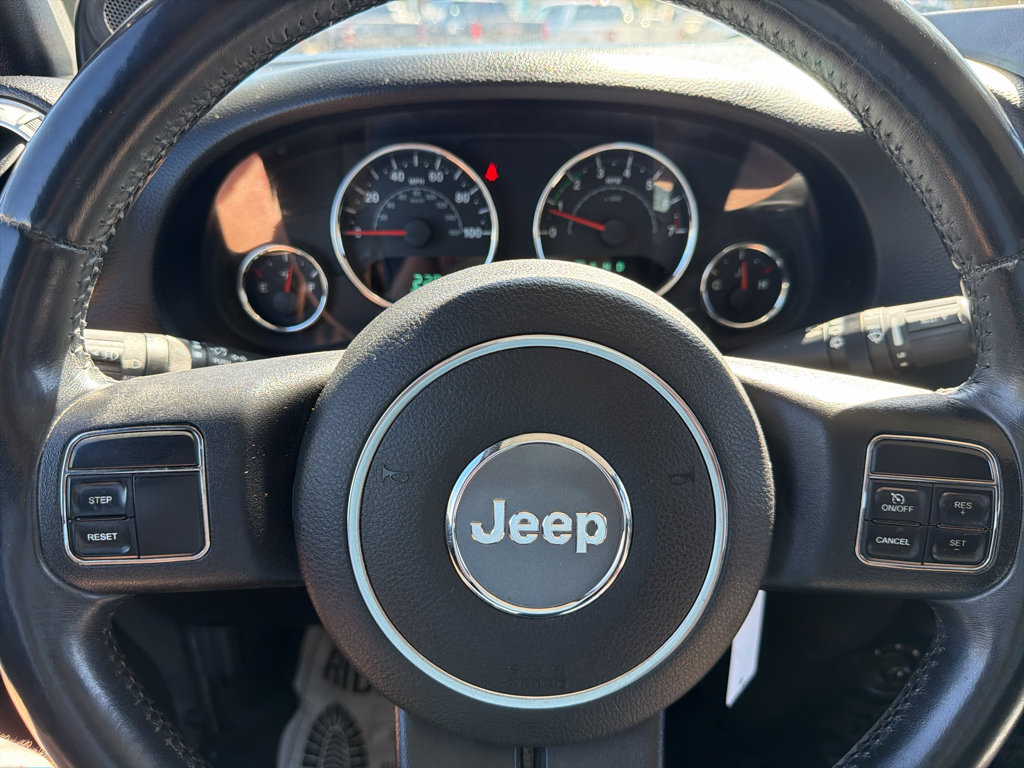 Used 2014 Jeep Wrangler Unlimited Rubicon w/ Max Tow Package AWD/4WD image 24