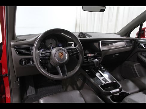 Used 2022 Porsche Macan S AWD/4WD image 6
