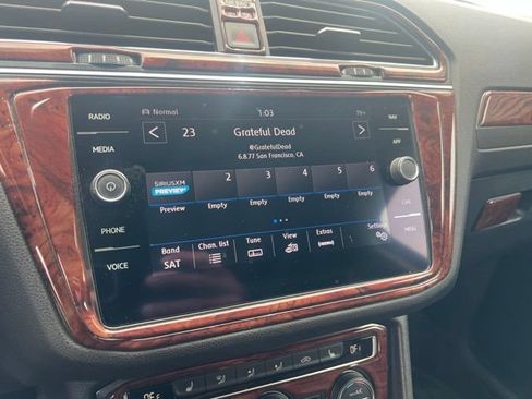 Used 2019 Volkswagen Tiguan SEL AWD/4WD image 9