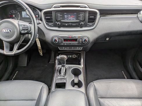 Used 2016 Kia Sorento EX image 19