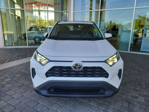 Used 2022 Toyota RAV4 XLE w/ Convenience Package image 9