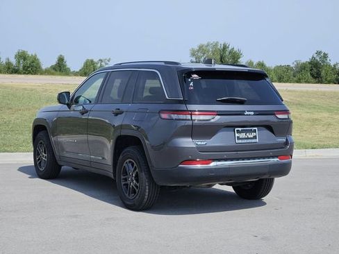 Used 2024 Jeep Grand Cherokee Laredo RWD image 5