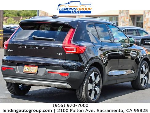 Used 2019 Volvo XC40 T5 Momentum image 4