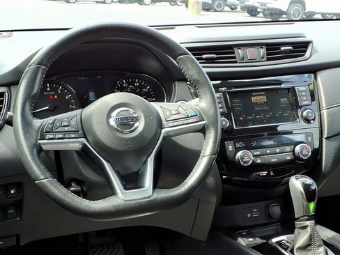 Used 2019 Nissan Rogue SV w/ Premium Package AWD/4WD image 12