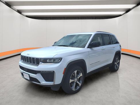 New 2026 Jeep Grand Cherokee Limited RWD image 3