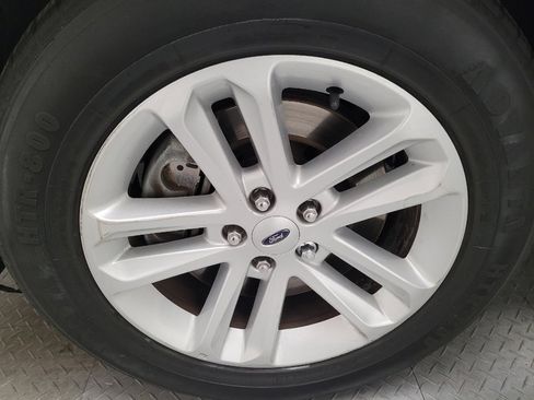 Used 2016 Ford Explorer XLT image 31