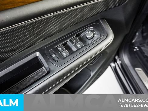 Used 2025 Volkswagen Atlas SE image 48