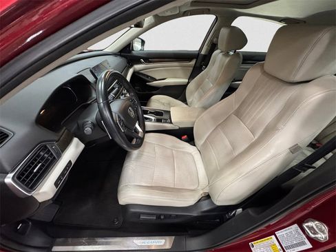 Used 2018 Honda Accord Touring image 9