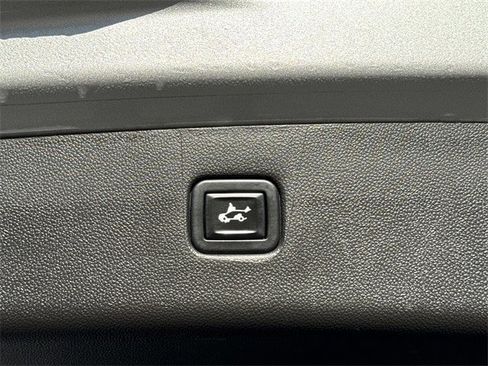 Used 2022 Chevrolet Blazer RS w/ Enhanced Convenience Package image 17