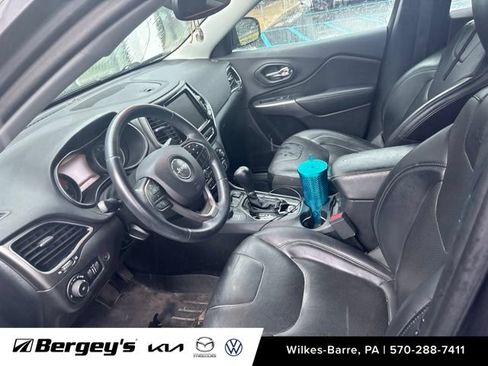 Used 2019 Jeep Cherokee Limited AWD/4WD image 5
