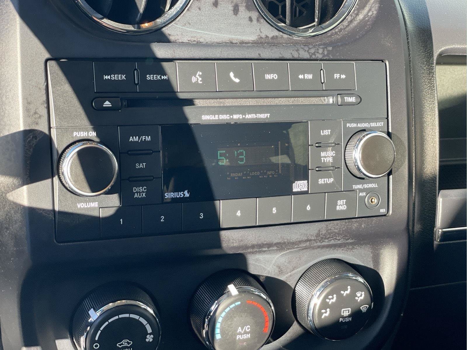 Used 2015 Jeep Patriot Latitude AWD/4WD image 29