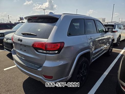 Used 2020 Jeep Grand Cherokee Altitude AWD/4WD image 6