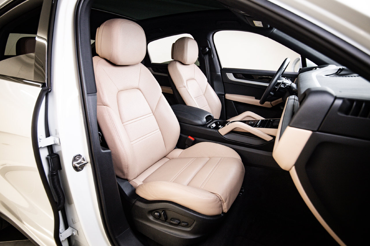 Certified 2025 Porsche Cayenne Coupe AWD/4WD image 29
