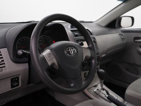 Used 2013 Toyota Corolla LE image 17