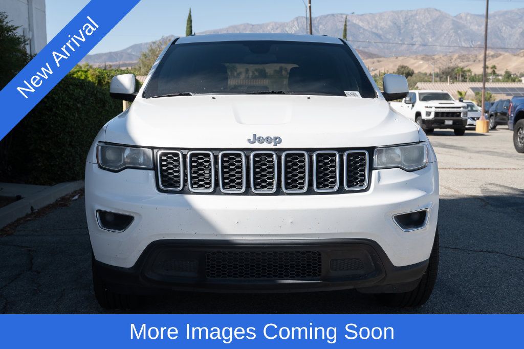 Used 2018 Jeep Grand Cherokee Laredo RWD image 2